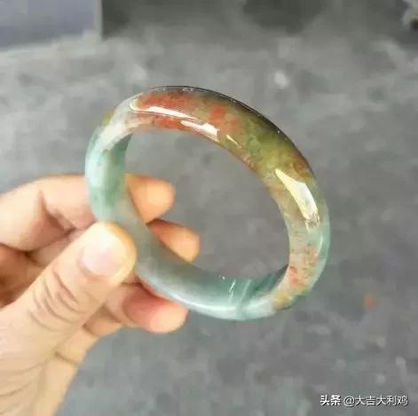 龙钩翡翠价格,龙牌适合什么生肖人戴-第16张图片-翡翠网 龙钩翡翠价格,龙牌适合什么生肖人戴-第16张图片-翡翠网