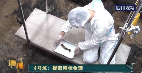 纯白翡翠手镯带点黄聚宝盆真假翡翠手镯-第6张图片-翡翠网 纯白翡翠手镯带点黄聚宝盆真假翡翠手镯-第6张图片-翡翠网