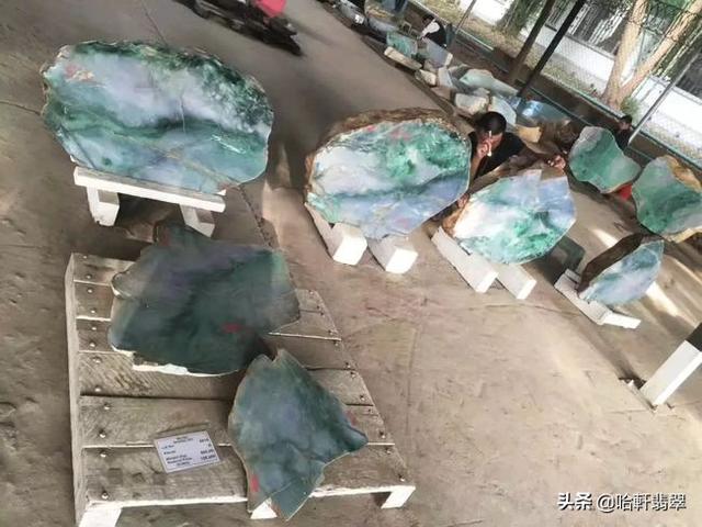 春彩翡翠手镯适合什么年龄带,春彩翡翠价格-第3张图片-翡翠网 春彩翡翠手镯适合什么年龄带,春彩翡翠价格-第3张图片-翡翠网