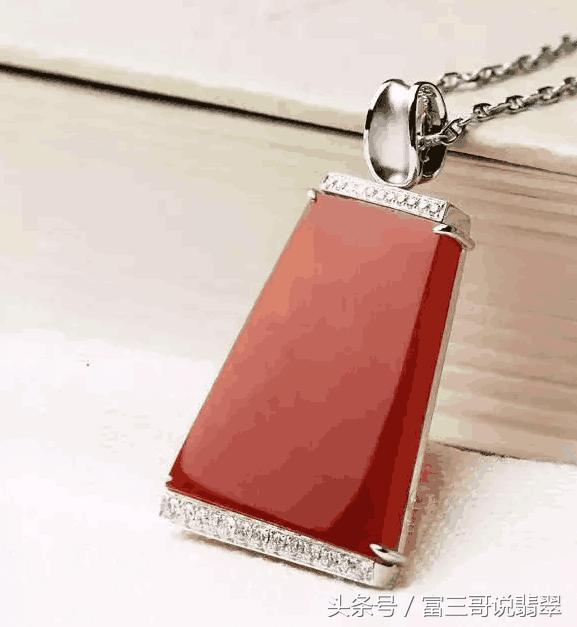 翡翠带黄好不好,翡翠手镯里边有黄点-第6张图片-翡翠网 翡翠带黄好不好,翡翠手镯里边有黄点-第6张图片-翡翠网