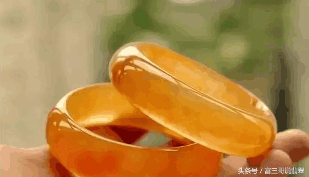 翡翠带黄好不好,翡翠手镯里边有黄点-第9张图片-翡翠网 翡翠带黄好不好,翡翠手镯里边有黄点-第9张图片-翡翠网