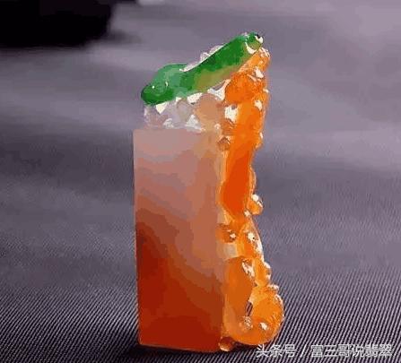 翡翠带黄好不好,翡翠手镯里边有黄点-第10张图片-翡翠网 翡翠带黄好不好,翡翠手镯里边有黄点-第10张图片-翡翠网