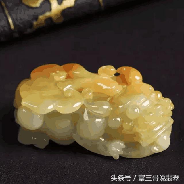 翡翠带黄好不好,翡翠手镯里边有黄点-第11张图片-翡翠网 翡翠带黄好不好,翡翠手镯里边有黄点-第11张图片-翡翠网