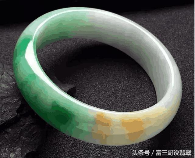 翡翠带黄好不好,翡翠手镯里边有黄点-第12张图片-翡翠网 翡翠带黄好不好,翡翠手镯里边有黄点-第12张图片-翡翠网