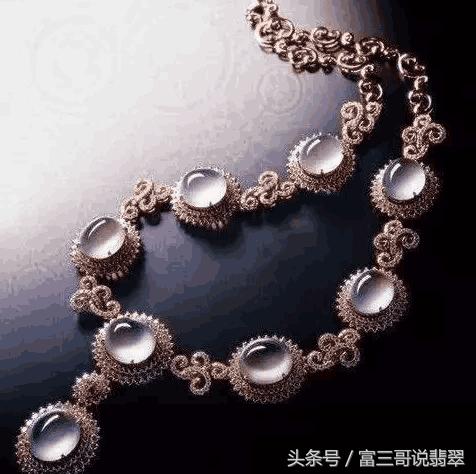 翡翠带黄好不好,翡翠手镯里边有黄点-第14张图片-翡翠网 翡翠带黄好不好,翡翠手镯里边有黄点-第14张图片-翡翠网