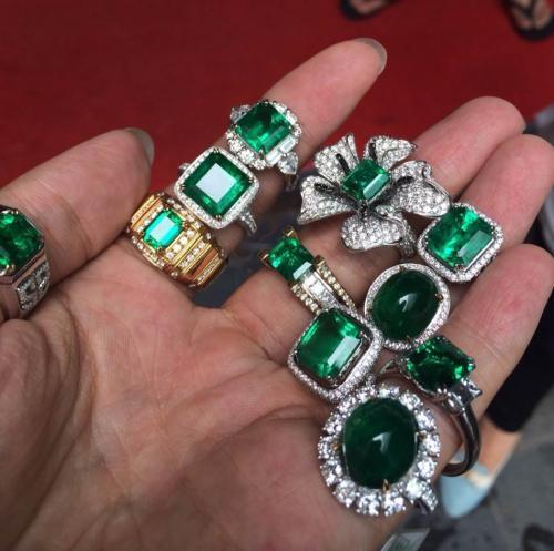 翡翠专业知识资料关于翡翠的知识-第7张图片-翡翠网 翡翠专业知识资料关于翡翠的知识-第7张图片-翡翠网