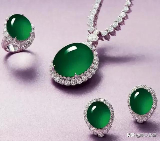 翡翠的鉴别方法和价格表,翡翠鉴别最简单方法-第8张图片-翡翠网 翡翠的鉴别方法和价格表,翡翠鉴别最简单方法-第8张图片-翡翠网