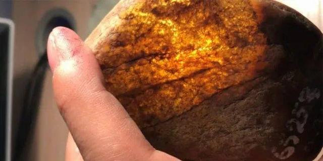 怎么选翡翠原石摩西沙翡翠原石-第2张图片-翡翠网 怎么选翡翠原石摩西沙翡翠原石-第2张图片-翡翠网