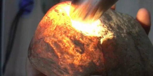 怎么选翡翠原石摩西沙翡翠原石-第3张图片-翡翠网 怎么选翡翠原石摩西沙翡翠原石-第3张图片-翡翠网