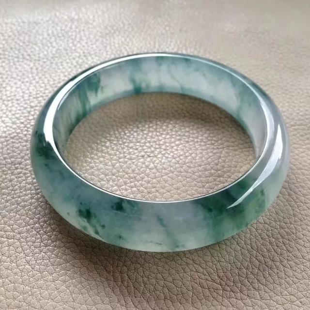 翡翠的棉絮居然散了,翡翠和人有11种缘分-第2张图片-翡翠网 翡翠的棉絮居然散了,翡翠和人有11种缘分-第2张图片-翡翠网