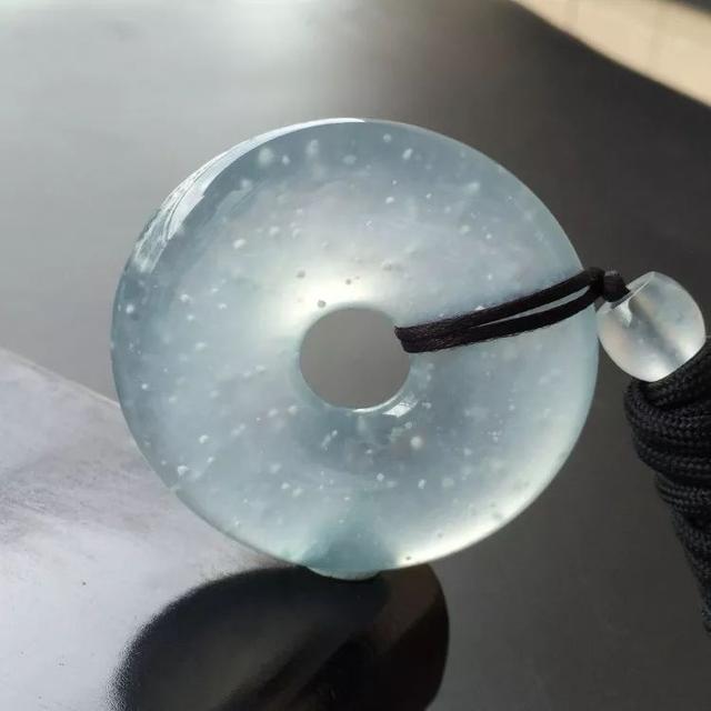 翡翠的棉絮居然散了,翡翠和人有11种缘分-第5张图片-翡翠网 翡翠的棉絮居然散了,翡翠和人有11种缘分-第5张图片-翡翠网