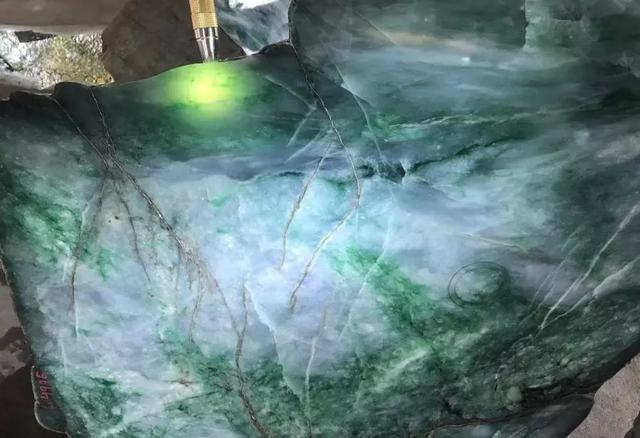 300万缅甸翡翠原石冰种翡翠原石-第1张图片-翡翠网 300万缅甸翡翠原石冰种翡翠原石-第1张图片-翡翠网