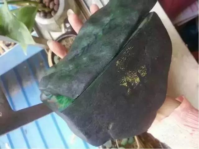 300万缅甸翡翠原石冰种翡翠原石-第3张图片-翡翠网 300万缅甸翡翠原石冰种翡翠原石-第3张图片-翡翠网