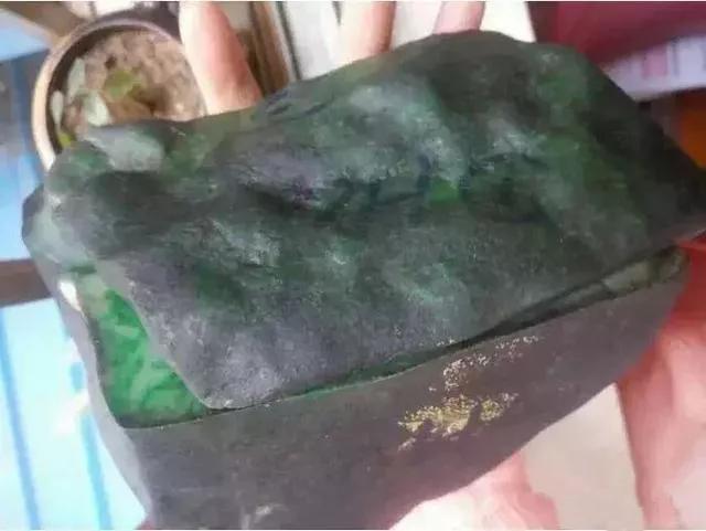 300万缅甸翡翠原石冰种翡翠原石-第4张图片-翡翠网 300万缅甸翡翠原石冰种翡翠原石-第4张图片-翡翠网