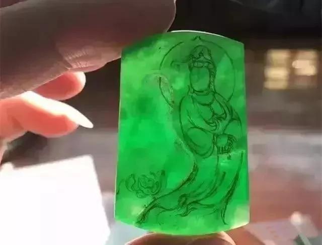 300万缅甸翡翠原石冰种翡翠原石-第8张图片-翡翠网 300万缅甸翡翠原石冰种翡翠原石-第8张图片-翡翠网