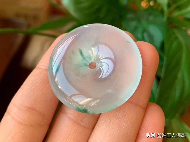 翡翠吊坠的知识,玻璃种翡翠知识讲解-第2张图片-翡翠网 翡翠吊坠的知识,玻璃种翡翠知识讲解-第2张图片-翡翠网