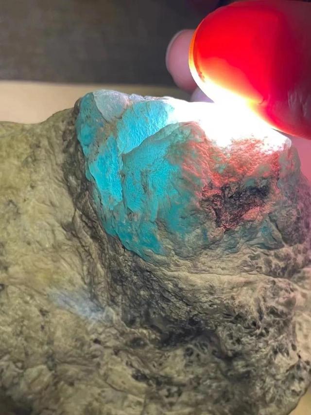 木那天空蓝翡翠原石图片,天空蓝翡翠原石-第5张图片-翡翠网 木那天空蓝翡翠原石图片,天空蓝翡翠原石-第5张图片-翡翠网