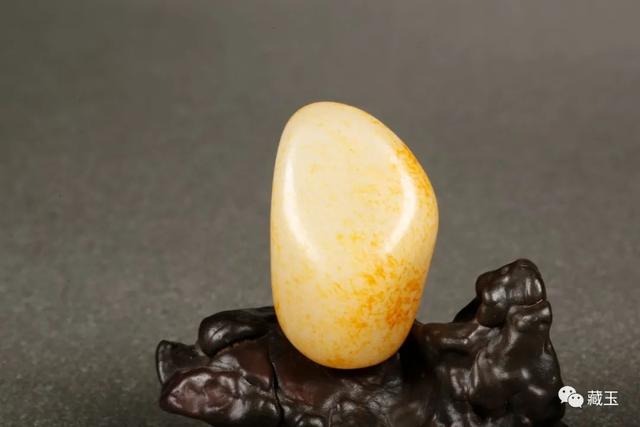 洒金的翡翠原石翡翠杂质与洒金-第4张图片-翡翠网 洒金的翡翠原石翡翠杂质与洒金-第4张图片-翡翠网