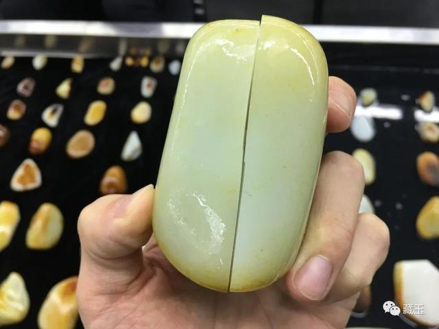 洒金的翡翠原石翡翠杂质与洒金-第11张图片-翡翠网 洒金的翡翠原石翡翠杂质与洒金-第11张图片-翡翠网