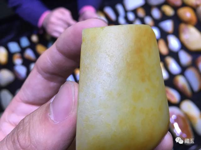 洒金的翡翠原石翡翠杂质与洒金-第12张图片-翡翠网 洒金的翡翠原石翡翠杂质与洒金-第12张图片-翡翠网