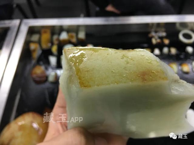 洒金的翡翠原石翡翠杂质与洒金-第13张图片-翡翠网 洒金的翡翠原石翡翠杂质与洒金-第13张图片-翡翠网