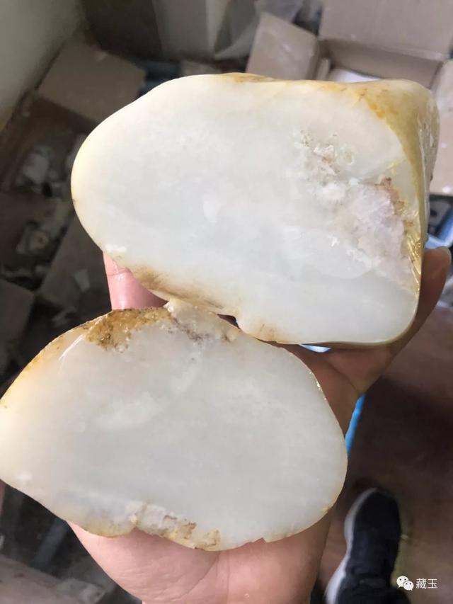 洒金的翡翠原石翡翠杂质与洒金-第14张图片-翡翠网 洒金的翡翠原石翡翠杂质与洒金-第14张图片-翡翠网