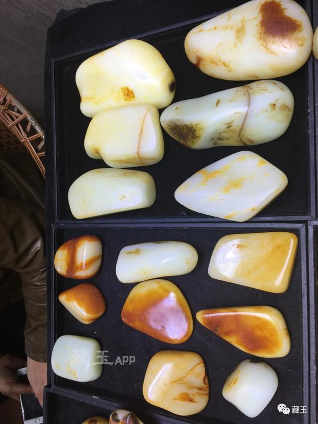 洒金的翡翠原石翡翠杂质与洒金-第19张图片-翡翠网 洒金的翡翠原石翡翠杂质与洒金-第19张图片-翡翠网