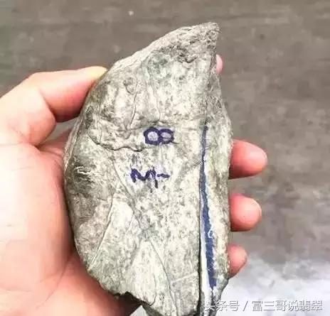 翡翠原石处理多裂的多彩翡翠原石能做什么-第1张图片-翡翠网 翡翠原石处理多裂的多彩翡翠原石能做什么-第1张图片-翡翠网