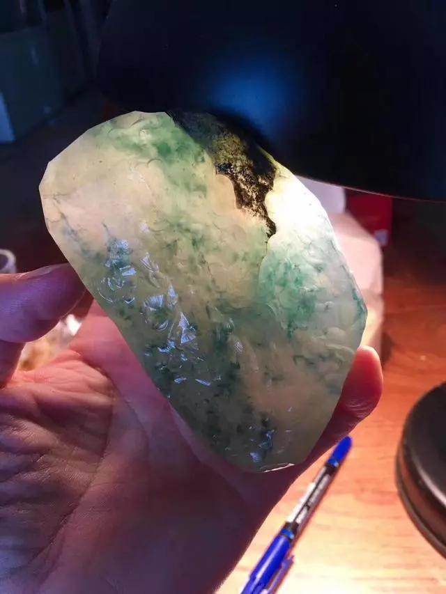 我有翡翠原石怎么出手,翡翠原石去皮视频-第2张图片-翡翠网 我有翡翠原石怎么出手,翡翠原石去皮视频-第2张图片-翡翠网