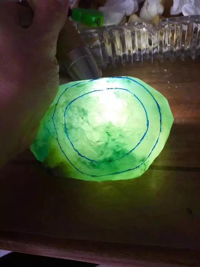 我有翡翠原石怎么出手,翡翠原石去皮视频-第5张图片-翡翠网 我有翡翠原石怎么出手,翡翠原石去皮视频-第5张图片-翡翠网