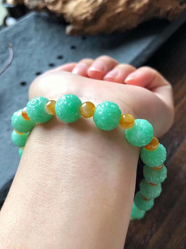 翡翠珠链怎么戴好看,翡翠珠链的知识-第2张图片-翡翠网 翡翠珠链怎么戴好看,翡翠珠链的知识-第2张图片-翡翠网