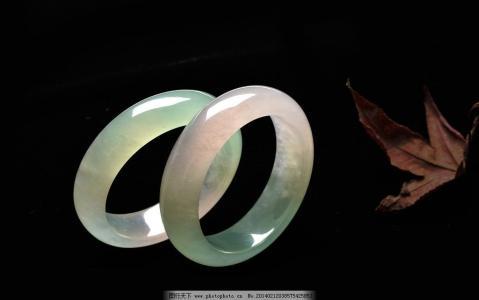 豆绿种翡翠手镯价格细豆种满绿翡翠手镯-第7张图片-翡翠网 豆绿种翡翠手镯价格细豆种满绿翡翠手镯-第7张图片-翡翠网