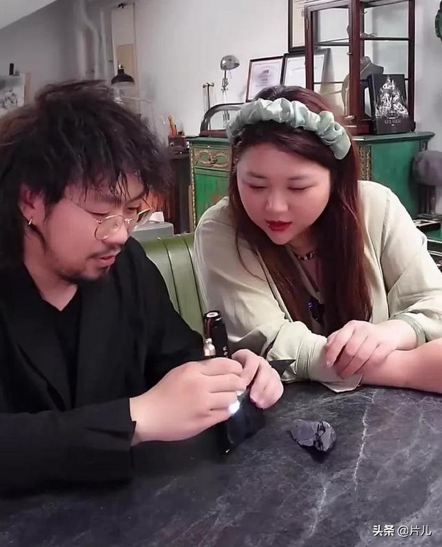 卖石头能赚钱吗翡翠原石赚钱-第12张图片-翡翠网 卖石头能赚钱吗翡翠原石赚钱-第12张图片-翡翠网