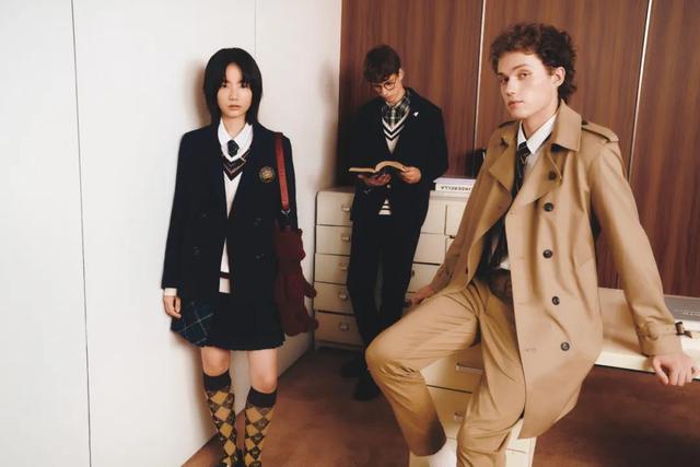 什么抖音号容易上热门抖音开新日-第1张图片-翡翠网 什么抖音号容易上热门抖音开新日-第1张图片-翡翠网