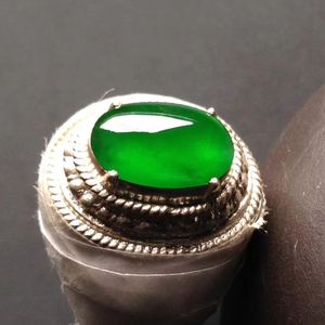 绿翡翠戒面价格,翡翠a货戒面满阳绿-第2张图片-翡翠网 绿翡翠戒面价格,翡翠a货戒面满阳绿-第2张图片-翡翠网