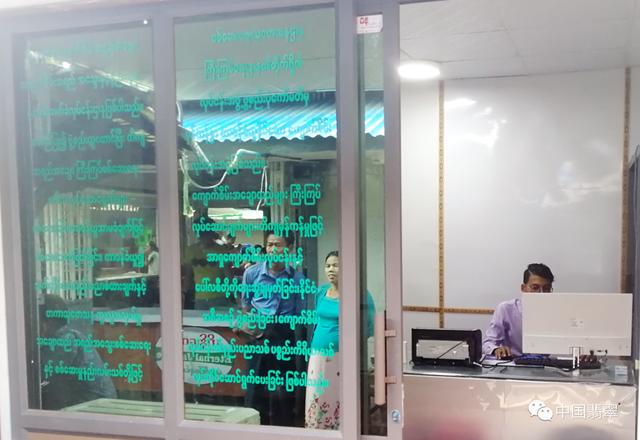 翡翠原石开料翡翠原石开解图片-第3张图片-翡翠网 翡翠原石开料翡翠原石开解图片-第3张图片-翡翠网