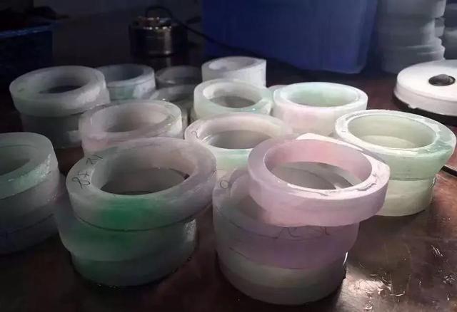 糯种春带彩翡翠价格,2万春带彩翡翠手镯图片-第8张图片-翡翠网