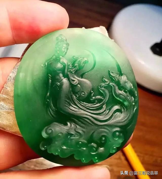 祥云手镯翡翠知识翡翠手镯知识问答-第4张图片-翡翠网 祥云手镯翡翠知识翡翠手镯知识问答-第4张图片-翡翠网