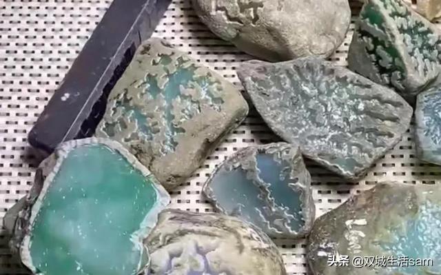 翡翠原石有几种青海翡翠原石-第4张图片-翡翠网 翡翠原石有几种青海翡翠原石-第4张图片-翡翠网