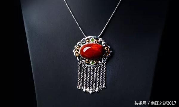 翡翠吊坠编绳视频,翡翠原石挂件编绳视频-第8张图片-翡翠网 翡翠吊坠编绳视频,翡翠原石挂件编绳视频-第8张图片-翡翠网