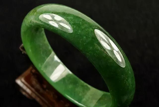 碧玉及翡翠原石图片玉石头原石图片-第1张图片-翡翠网 碧玉及翡翠原石图片玉石头原石图片-第1张图片-翡翠网