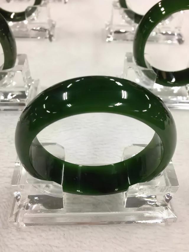 碧玉及翡翠原石图片玉石头原石图片-第16张图片-翡翠网 碧玉及翡翠原石图片玉石头原石图片-第16张图片-翡翠网