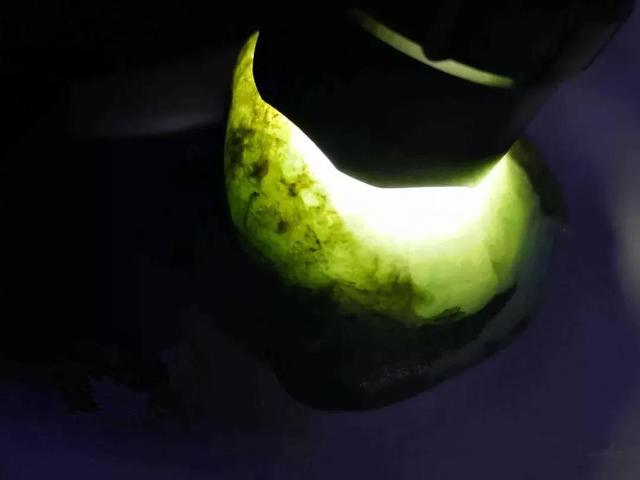 翡翠加工师傅翡翠找个翡翠知识的师傅-第4张图片-翡翠网 翡翠加工师傅翡翠找个翡翠知识的师傅-第4张图片-翡翠网