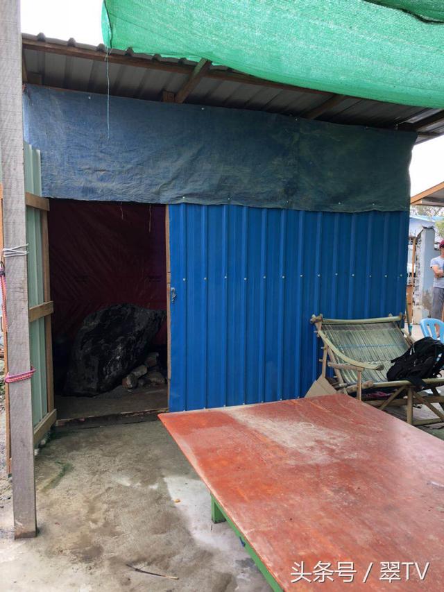 翡翠原石有几种,翡翠原石帮销-第3张图片-翡翠网 翡翠原石有几种,翡翠原石帮销-第3张图片-翡翠网