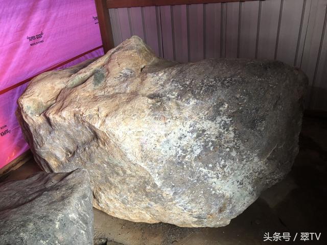 翡翠原石有几种,翡翠原石帮销-第4张图片-翡翠网 翡翠原石有几种,翡翠原石帮销-第4张图片-翡翠网