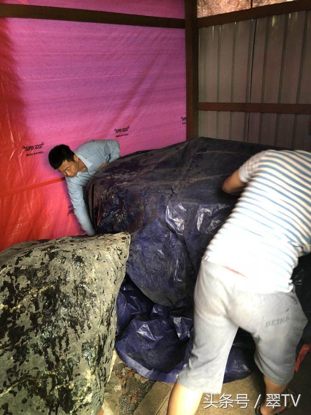 翡翠原石有几种,翡翠原石帮销-第15张图片-翡翠网 翡翠原石有几种,翡翠原石帮销-第15张图片-翡翠网