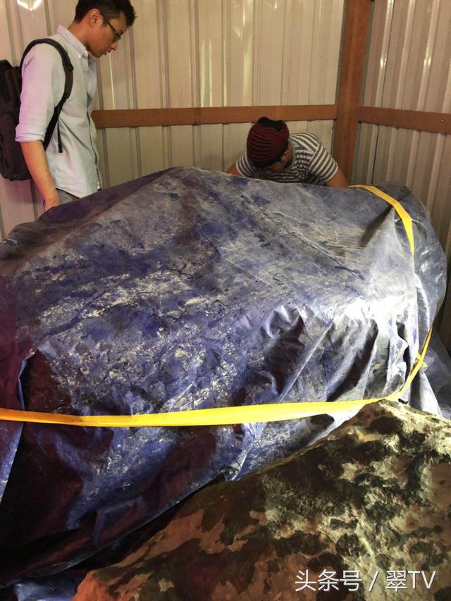 翡翠原石有几种,翡翠原石帮销-第16张图片-翡翠网 翡翠原石有几种,翡翠原石帮销-第16张图片-翡翠网