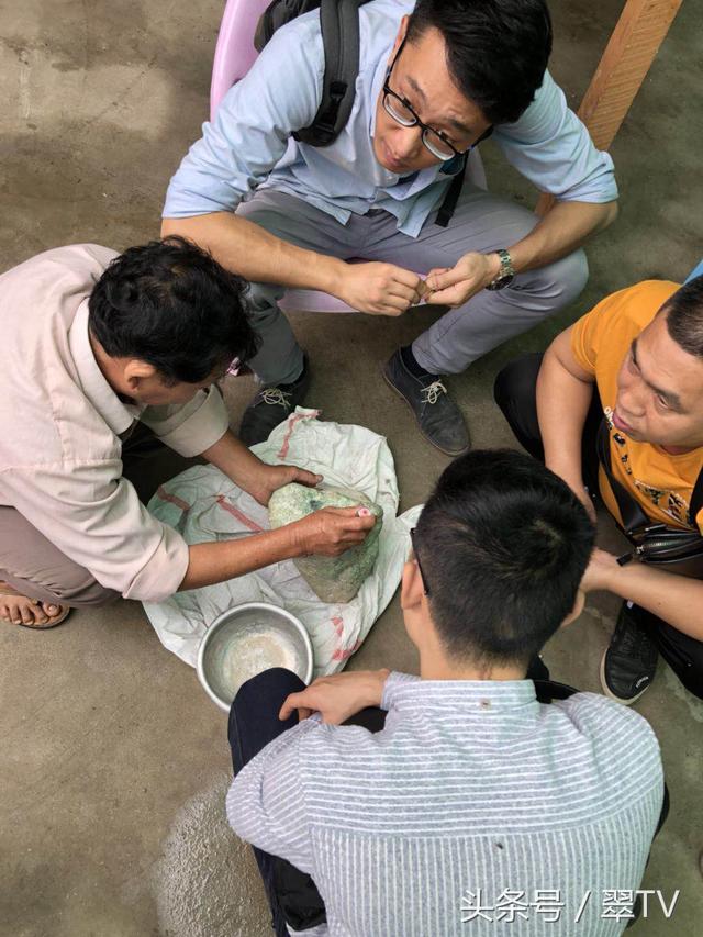 翡翠原石有几种,翡翠原石帮销-第20张图片-翡翠网 翡翠原石有几种,翡翠原石帮销-第20张图片-翡翠网