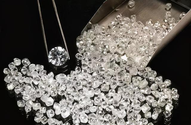 翡翠原石采矿教程翡翠原石表面-第1张图片-翡翠网 翡翠原石采矿教程翡翠原石表面-第1张图片-翡翠网