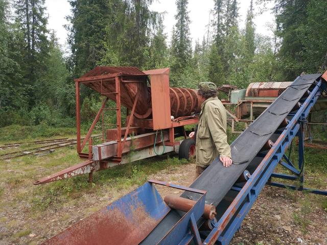 翡翠原石采矿教程翡翠原石表面-第3张图片-翡翠网 翡翠原石采矿教程翡翠原石表面-第3张图片-翡翠网